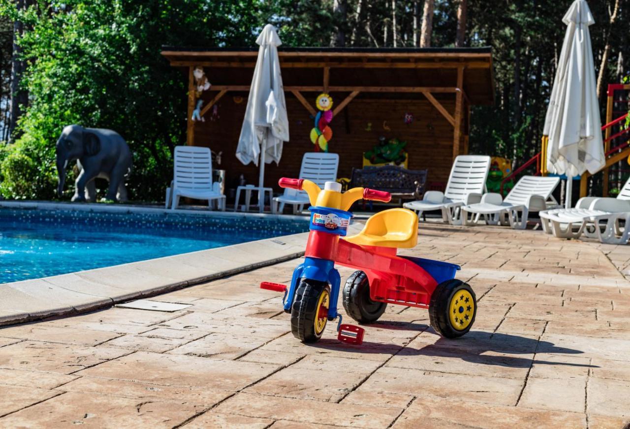 Spa Hotel Dvoretsa Velingrad Eksteriør billede A tricycle