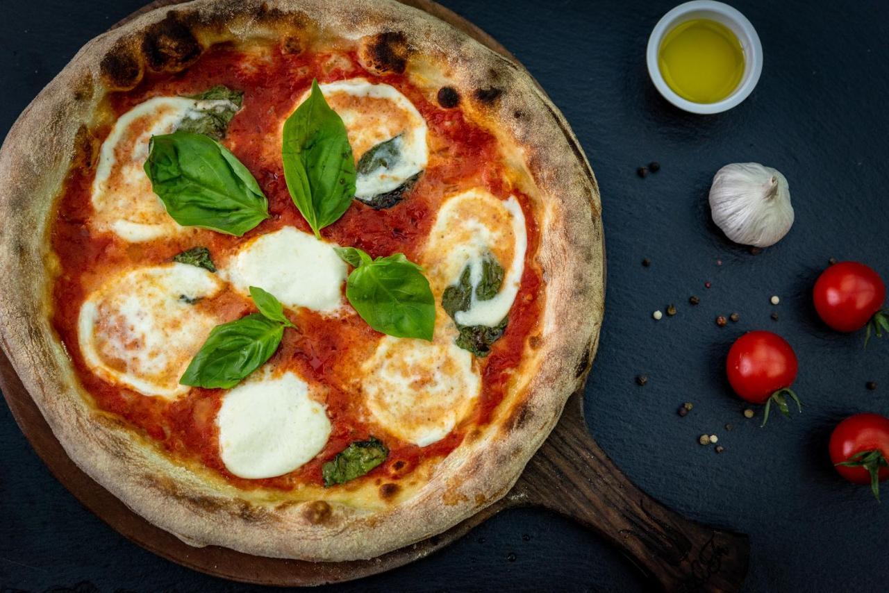 Spa Hotel Dvoretsa Velingrad Eksteriør billede Pizza Margherita
