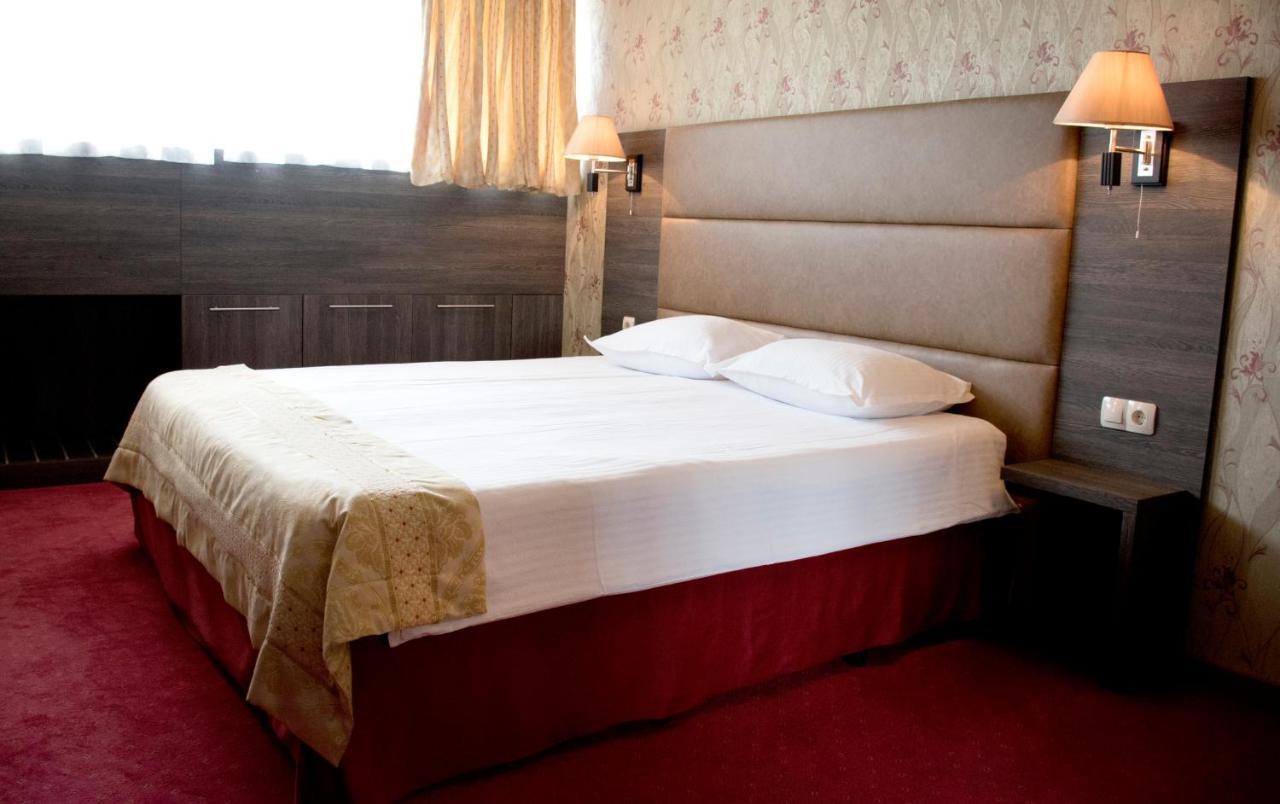 Spa Hotel Dvoretsa Velingrad Eksteriør billede A double bed