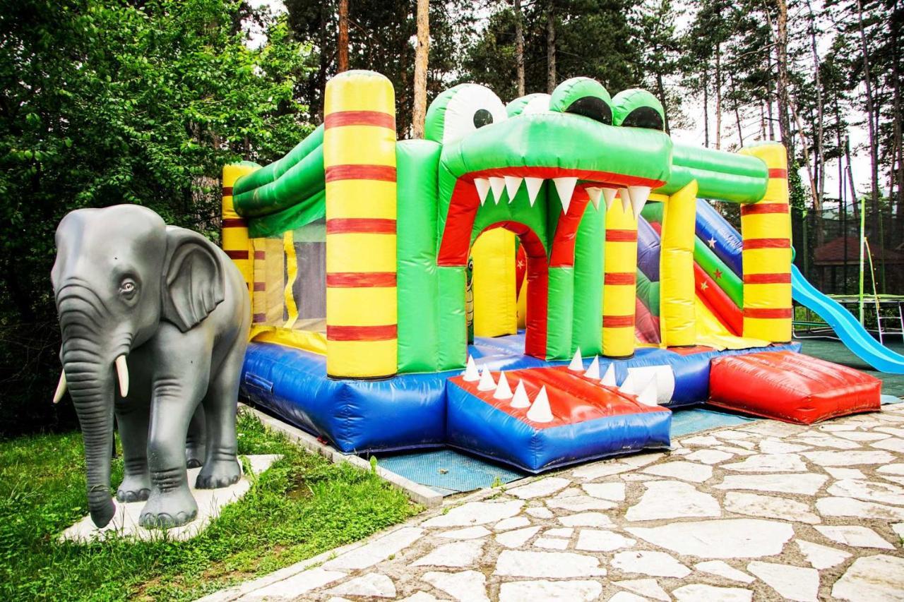 Spa Hotel Dvoretsa Velingrad Eksteriør billede Inflatable playground