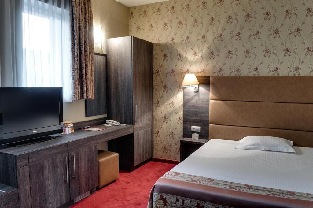 Spa Hotel Dvoretsa Velingrad Eksteriør billede A room at the hotel