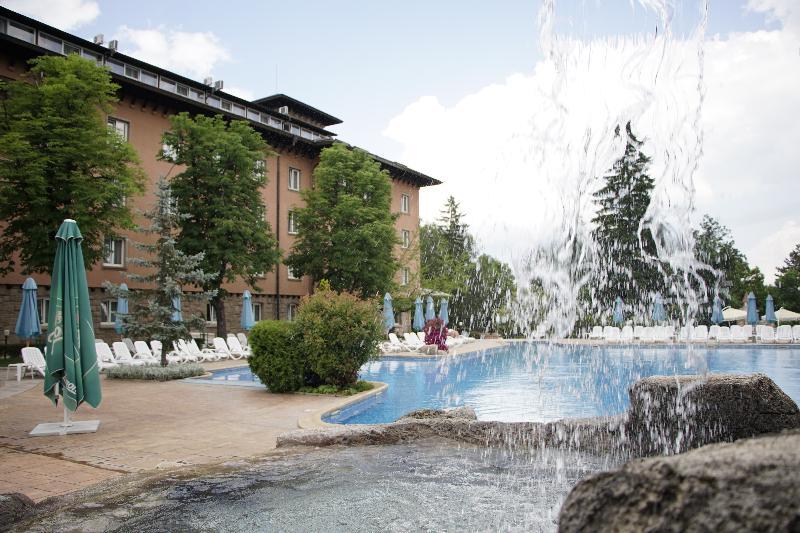 Spa Hotel Dvoretsa Velingrad Eksteriør billede The outdoor pool at the Hotel