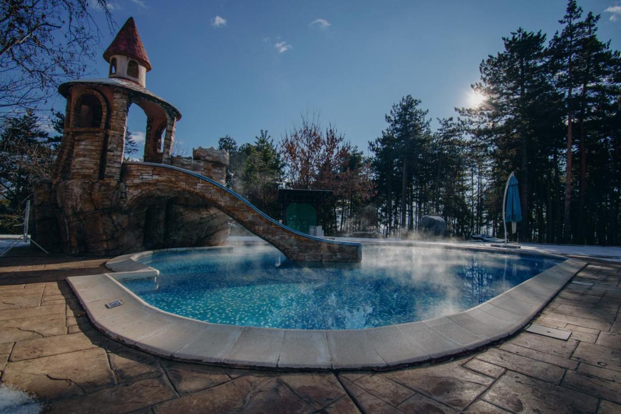 Spa Hotel Dvoretsa Velingrad Eksteriør billede The outdoor thermal pool